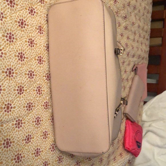 These is a big jet set for someone who travels, this would be a perfect. - Picture 4 of 8